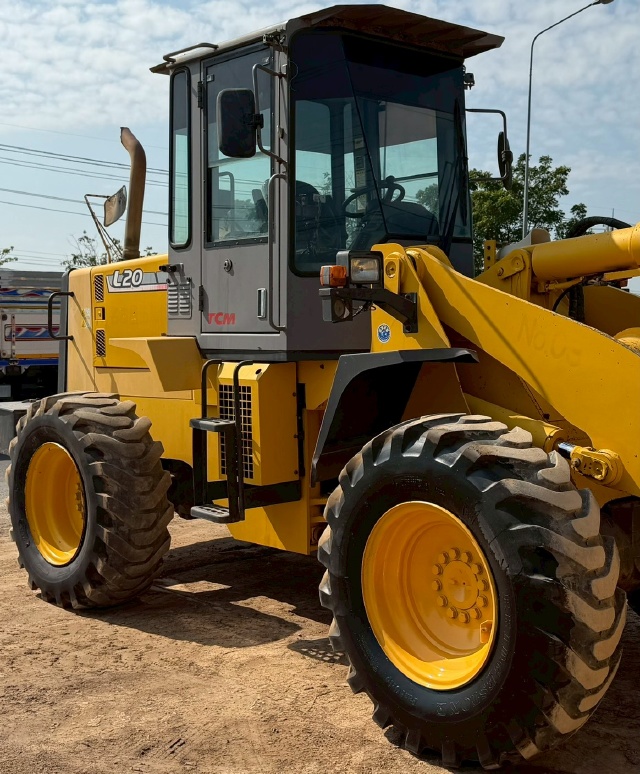 ขายรถตักล้อยาง TCM L20-3 ปี 2004 นำเข้าจากญี่ปุ่น พร้อมใช้ มีVDOการทำงานครับ