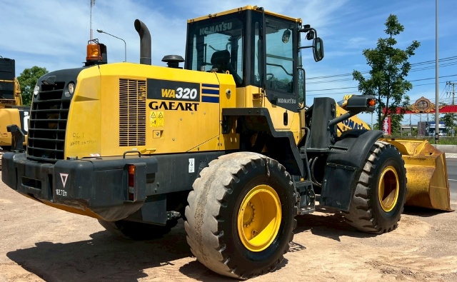 ขายรถตักล้อยาง KOMATSU WA320-7 ปี 2015 นำเข้าจากญี่ปุ่น พร้อมใช้ มีVDOการทำงานครับ