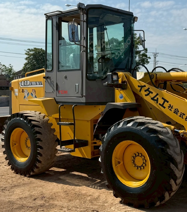 ขายรถตักล้อยาง TCM L13-3 ปี 2006 นำเข้าจากญี่ปุ่น พร้อมใช้ มีVDOการทำงานครับ ขายรถตักล้อยาง TCM L13-3 ปี 2006 นำเข้าจากญี่ปุ่น พร้อมใช้ มีVDOการทำงานครับ