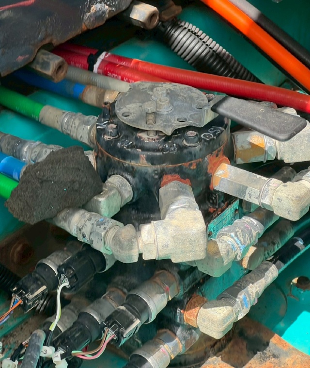 ขายรถขุด KOBELCO SK200 MARK 9 ปี 2015 พร้อมใช้ มีVDOการทำงานครับ