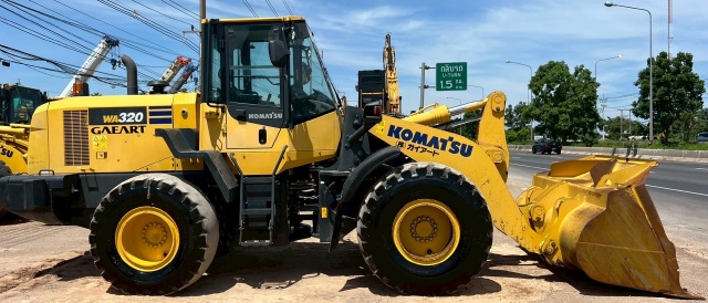 ขายรถตักล้อยาง KOMATSU WA320-7 ปี 2015 นำเข้าจากญี่ปุ่น พร้อมใช้ มีVDOการทำงานครับ ขายรถตักล้อยาง KOMATSU WA320-7 ปี 2015 นำเข้าจากญี่ปุ่น พร้อมใช้ มีVDOการทำงานครับ