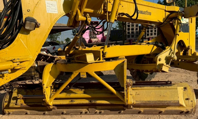 ขายรถเกรด KOMATSU GD405A-2 นำเข้าจากญี่ปุ่น พร้อมใช้ มีVDOการทำงานครับ