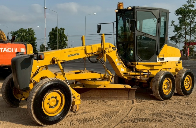 ขายรถเกรด KOMATSU GD355A-3 นำเข้าจากญี่ปุ่น พร้อมใช้ มีVDOการทำงานครับ