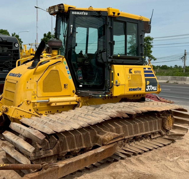 ขายรถดันดิน KOMATSU D37PLL-24 ปี 2017 พร้อมใช้ มีVDOการทำงานครับ