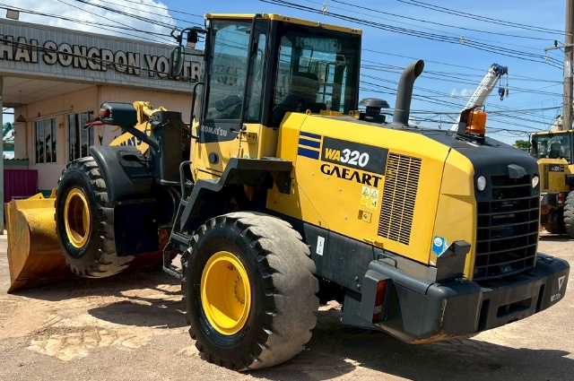 ขายรถตักล้อยาง KOMATSU WA320-7 ปี 2015 นำเข้าจากญี่ปุ่น พร้อมใช้ มีVDOการทำงานครับ