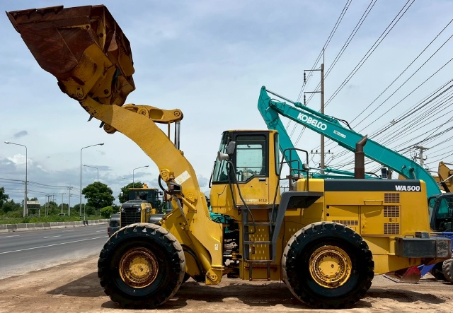ขายรถตักล้อยาง KOMATSU WA500-3นำเข้าจากญี่ปุ่น พร้อมใช้ มีVDOการทำงานครับ