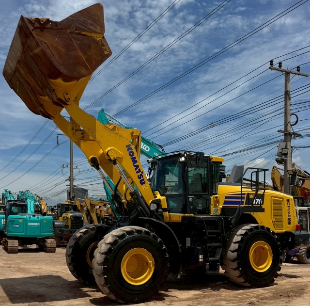 ขายรถตักล้อยาง KOMATSU WA470-10 ปี 2022 นำเข้าจากญี่ปุ่น พร้อมใช้ มีVDOการทำงานครับ
