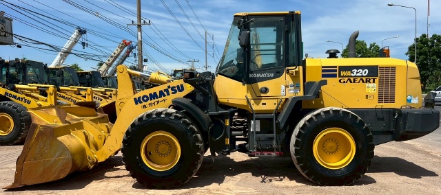 ขายรถตักล้อยาง KOMATSU WA320-7 ปี 2015 นำเข้าจากญี่ปุ่น พร้อมใช้ มีVDOการทำงานครับ ขายรถตักล้อยาง KOMATSU WA320-7 ปี 2015 นำเข้าจากญี่ปุ่น พร้อมใช้ มีVDOการทำงานครับ