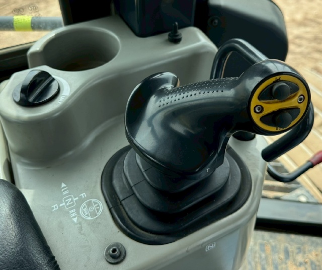 ขายรถดันดิน KOMATSU D37PLL-24 ปี 2017 พร้อมใช้ มีVDOการทำงานครับ