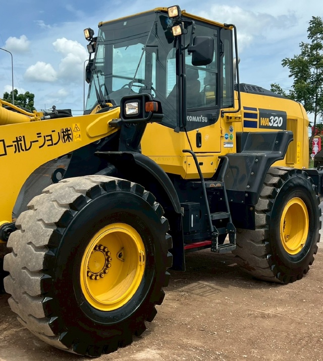 ขายรถตักล้อยาง KOMATSU WA320-8 ปี 2018 แขนยาวพิเศษ นำเข้าจากญี่ปุ่น พร้อมใช้ มีVDOการทำงานครับ