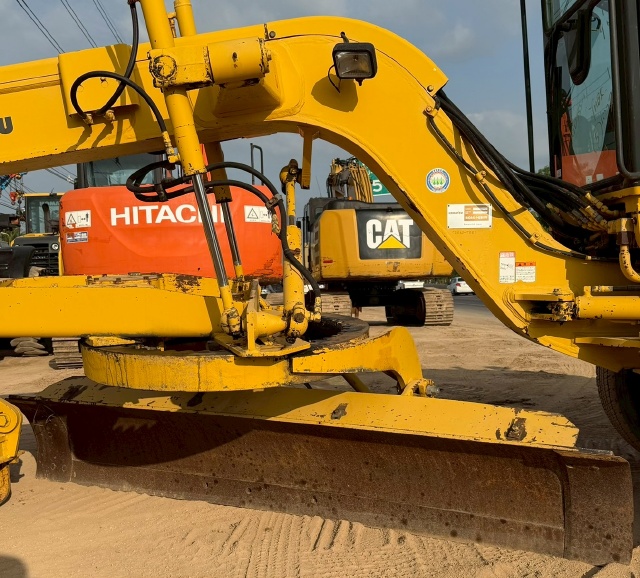 ขายรถเกรด KOMATSU GD355A-3 นำเข้าจากญี่ปุ่น พร้อมใช้ มีVDOการทำงานครับ