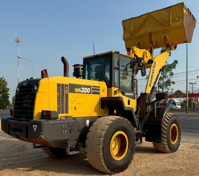 ขายรถตักล้อยาง KOMATSU WA320-7 ปี 2016 นำเข้าจากญี่ปุ่น พร้อมใช้ มีVDOการทำงานครับ