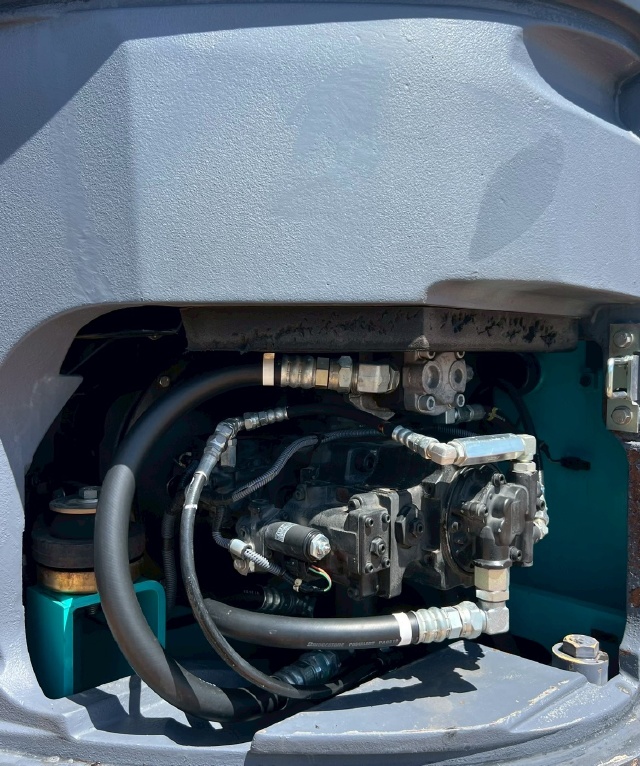 ขายรถขุด KOBELCO SK135SR-2 ปี 2013 นำเข้าจากญี่ปุ่น พร้อมใช้ มีVDOการทำงานครับ