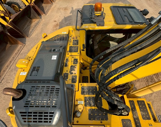 ขายรถขุด KOMATSU PC228US-10 ปี 2015 นำเข้าจากญี่ปุ่น พร้อมใช้ มีVDOการทำงานครับ