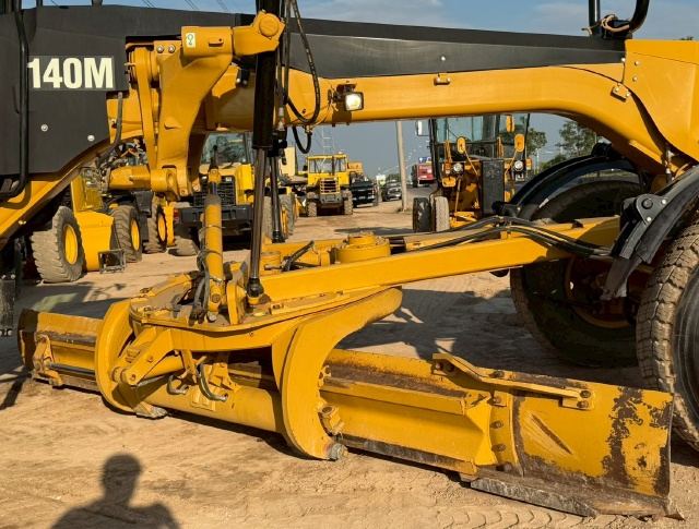 ขายรถเกรด CAT 140M ปี 2010 นำเข้าจากอเมริกาพร้อมใช้ มีVDOการทำงานครับ