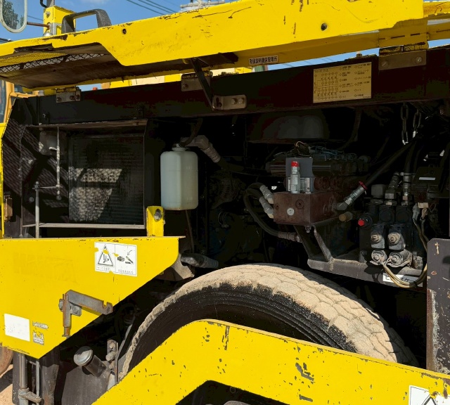 ขายรถปูยาง HANTA F1432W3 ปี 2012 (ขนาด 3.1 เมตร) นำเข้าจากญี่ปุ่น พร้อมใช้ มีVDOการทำงานครับ ขายรถปูยาง HANTA F1432W3 ปี 2012 (ขนาด 3.1 เมตร) นำเข้าจากญี่ปุ่น พร้อมใช้ มีVDOการทำงานครับ