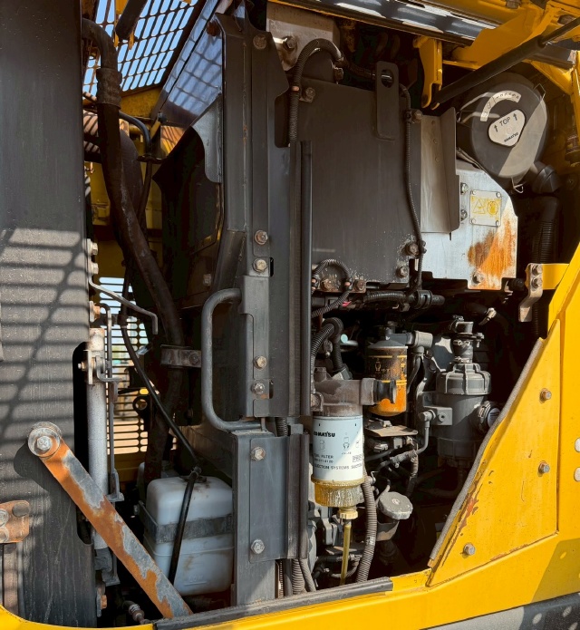 ขายรถตักล้อยาง KOMATSU WA100-8 ปี 2018 นำเข้าจากญี่ปุ่น พร้อมใช้ มีVDOการทำงานครับ