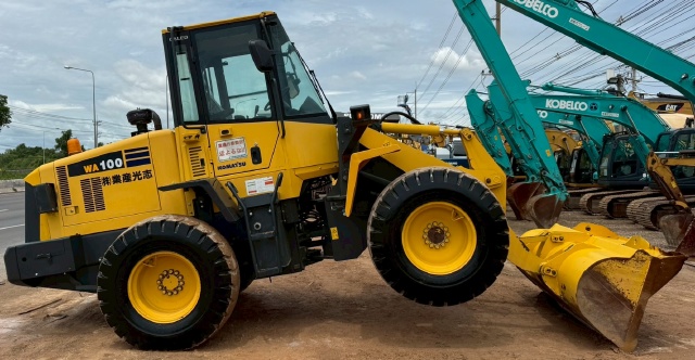 ขายรถตักล้อยาง KOMATSU WA100-5 นำเข้าจากญี่ปุ่น พร้อมใช้ มีVDOการทำงานครับ ขายรถตักล้อยาง KOMATSU WA100-5 นำเข้าจากญี่ปุ่น พร้อมใช้ มีVDOการทำงานครับ