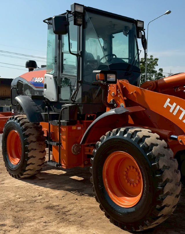 ขายรถตักล้อยาง HITACHI ZW140-6 ปี 2020 นำเข้าจากญี่ปุ่น พร้อมใช้ มีVDOการทำงานครับ