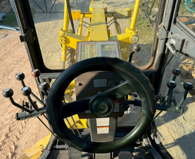 ขายรถเกรด KOMATSU GD405A-2 นำเข้าจากญี่ปุ่น พร้อมใช้ มีVDOการทำงานครับ