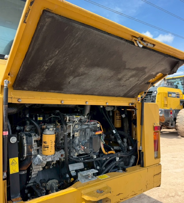 ขายรถตักล้อยาง CAT 910H ปี 2013 พร้อมใช้ มีVDOการทำงานครับ
