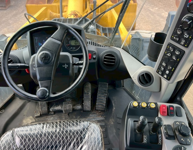 ขายรถตักล้อยาง KOMATSU WA470-10 ปี 2021 นำเข้าจากญี่ปุ่น พร้อมใช้ มีVDOการทำงานครับ