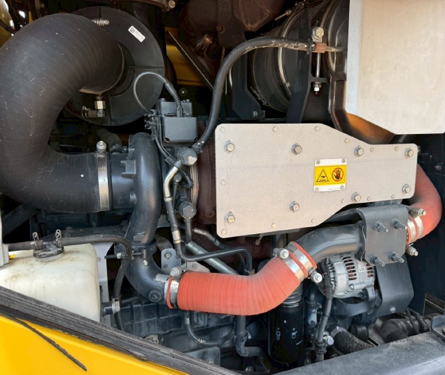 ขายรถตักล้อยาง KOMATSU WA320-7 ปี 2015 นำเข้าจากญี่ปุ่น พร้อมใช้ มีVDOการทำงานครับ