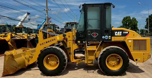 ขายรถตักล้อยาง CAT 910H ปี 2013 พร้อมใช้ มีVDOการทำงานครับ