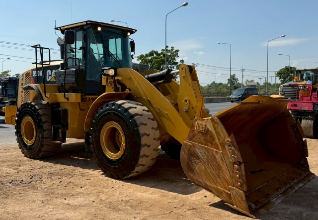 ขายรถตักล้อยาง CAT 950K ปี 2016 นำเข้าจากญี่ปุ่น พร้อมใช้ มีVDOการทำงานครับ