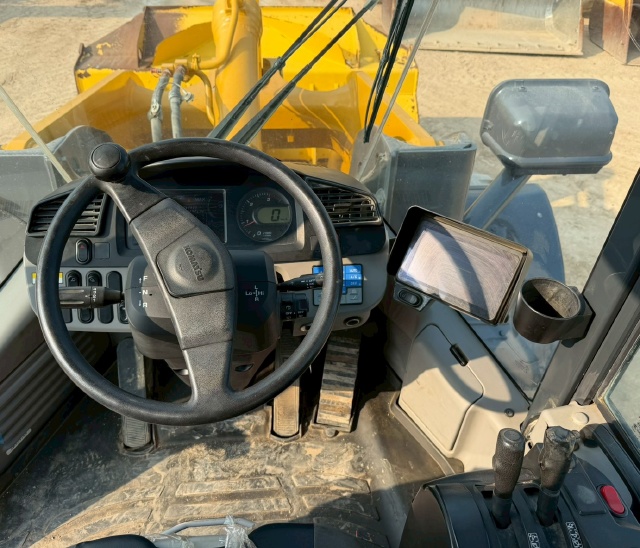 ขายรถตักล้อยาง KOMATSU WA320-7 ปี 2016 นำเข้าจากญี่ปุ่น พร้อมใช้ มีVDOการทำงานครับ