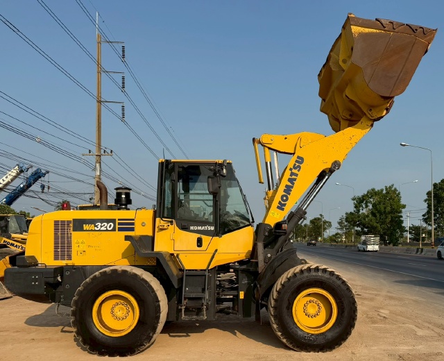 ขายรถตักล้อยาง KOMATSU WA320-7 ปี 2016 นำเข้าจากญี่ปุ่น พร้อมใช้ มีVDOการทำงานครับ