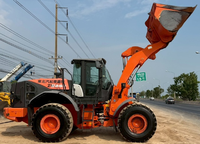 ขายรถตักล้อยาง HITACHI ZW250-5B ปี 2013 นำเข้าจากญี่ปุ่น พร้อมใช้ มีVDOการทำงานครับ