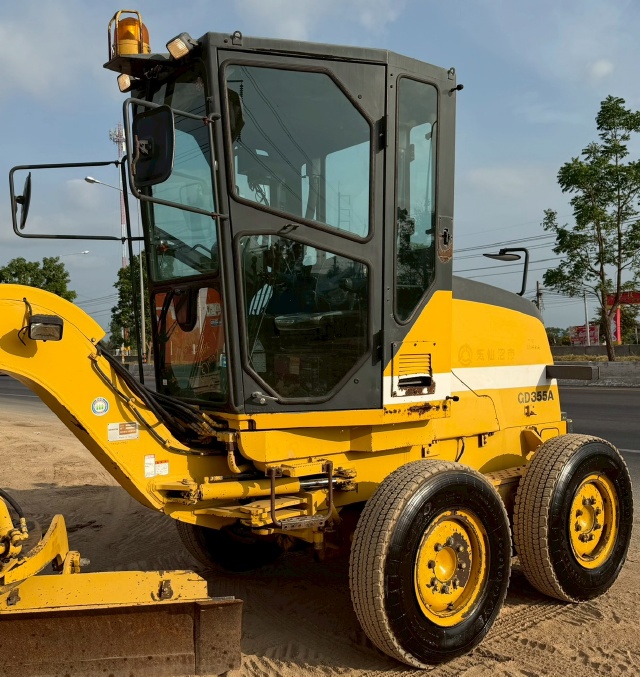 ขายรถเกรด KOMATSU GD355A-3 นำเข้าจากญี่ปุ่น พร้อมใช้ มีVDOการทำงานครับ
