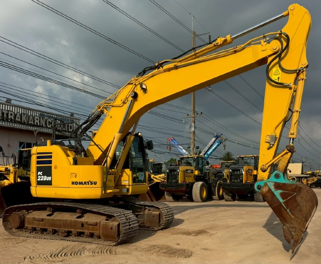 ขายรถขุด KOMATSU PC228US-10 ปี 2015 นำเข้าจากญี่ปุ่น พร้อมใช้ มีVDOการทำงานครับ