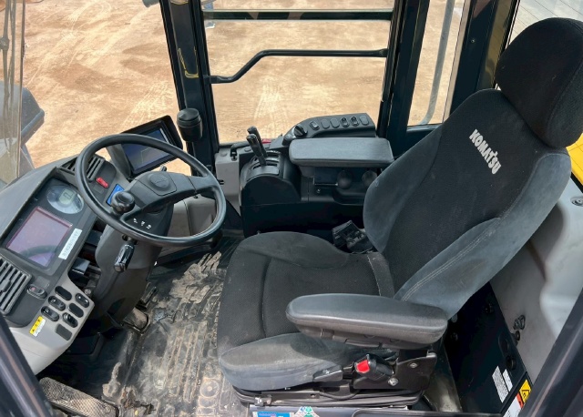 ขายรถตักล้อยาง KOMATSU WA320-8 ปี 2018 แขนยาวพิเศษ นำเข้าจากญี่ปุ่น พร้อมใช้ มีVDOการทำงานครับ