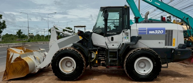 ขายรถตักล้อยาง KOMATSU WA320-8 ปี 2021 นำเข้าจากญี่ปุ่น พร้อมใช้ มีVDOการทำงานครับ ขายรถตักล้อยาง KOMATSU WA320-8 ปี 2021 นำเข้าจากญี่ปุ่น พร้อมใช้ มีVDOการทำงานครับ