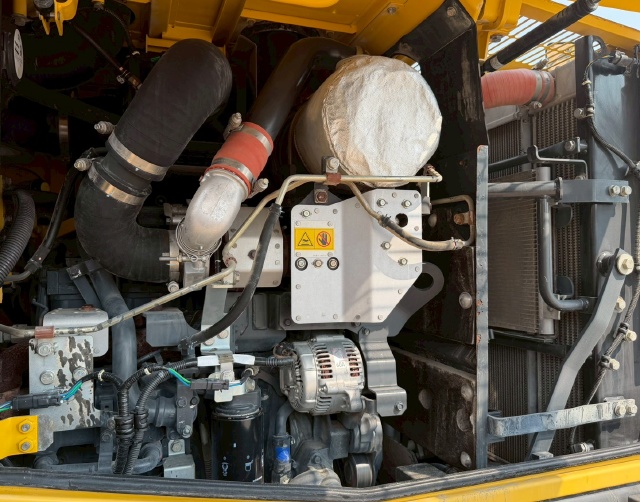 ขายรถตักล้อยาง KOMATSU WA200-7 ปี 2015 นำเข้าจากญี่ปุ่น พร้อมใช้ มีVDOการทำงานครับ