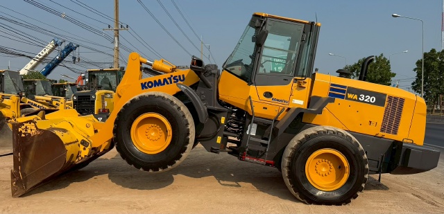 ขายรถตักล้อยาง KOMATSU WA320-7 ปี 2016 นำเข้าจากญี่ปุ่น พร้อมใช้ มีVDOการทำงานครับ