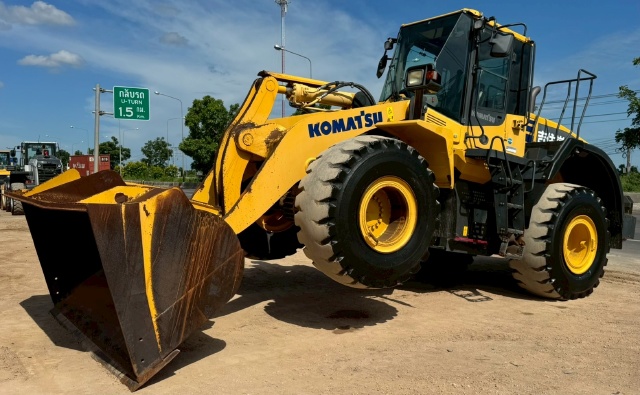 ขายรถตักล้อยาง KOMATSU WA380-7 ปี 2015 นำเข้าจากญี่ปุ่น พร้อมใช้ มีVDOการทำงานครับ