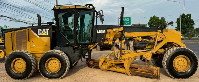 ขายรถเกรด CAT 140M ปี 2010 พร้อมใช้ มีVDOการทำงานครับ