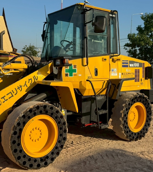ขายรถตักล้อยาง KOMATSU WA100-5 นำเข้าจากญี่ปุ่น พร้อมใช้ มีVDOการทำงานครับ ขายรถตักล้อยาง KOMATSU WA100-5 นำเข้าจากญี่ปุ่น พร้อมใช้ มีVDOการทำงานครับ