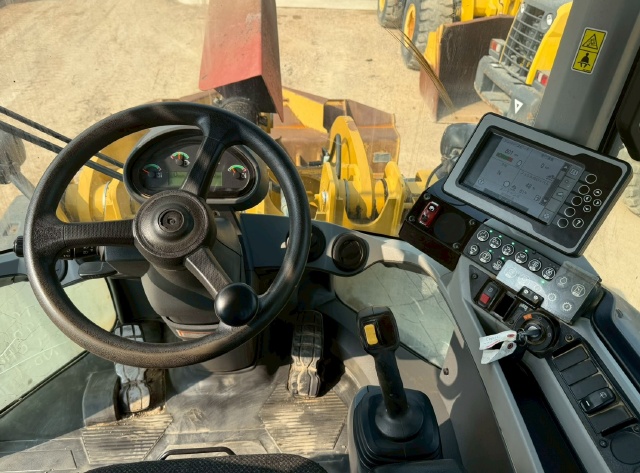 ขายรถตักล้อยาง CAT 930M ปี 2016 นำเข้าจากญี่ปุ่น พร้อมใช้ มีVDOการทำงานครับ ขายรถตักล้อยาง CAT 930M ปี 2016 นำเข้าจากญี่ปุ่น พร้อมใช้ มีVDOการทำงานครับ