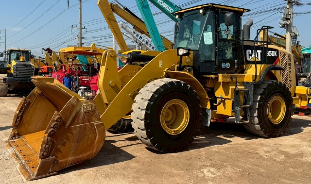ขายรถตักล้อยาง CAT 950K ปี 2016 นำเข้าจากญี่ปุ่น พร้อมใช้ มีVDOการทำงานครับ