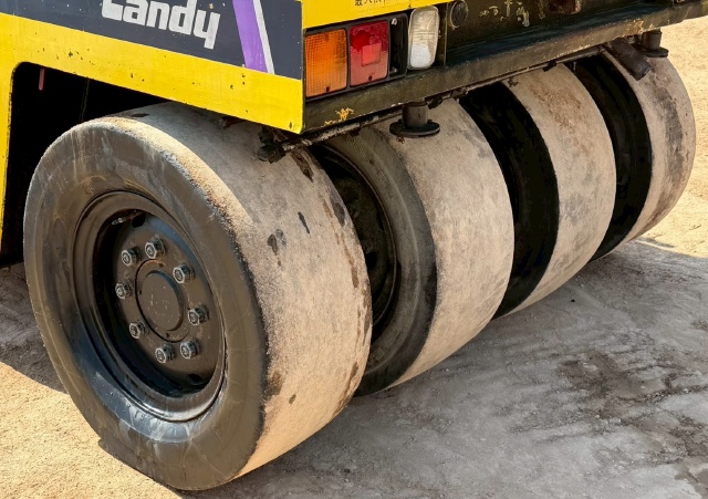 ขายรถบด HITACHI RT200W-C นำเข้าจากญี่ปุ่น พร้อมใช้ มีVDOการทำงานครับ ขายรถบด HITACHI RT200W-C นำเข้าจากญี่ปุ่น พร้อมใช้ มีVDOการทำงานครับ