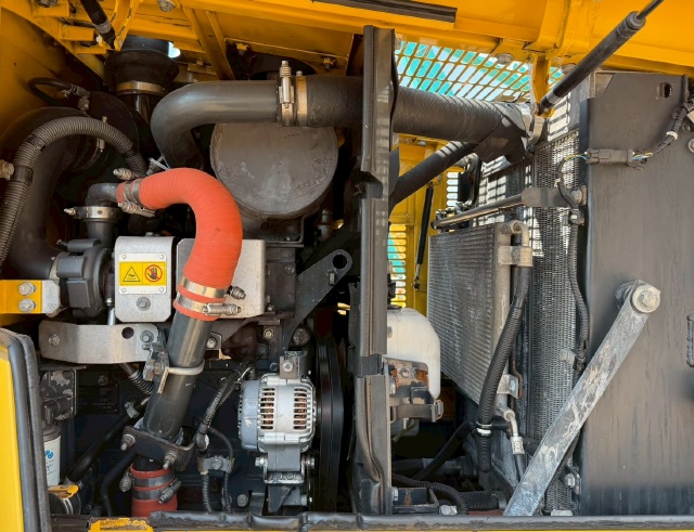 ขายรถตักล้อยาง KOMATSU WA150-6 ปี 2012 นำเข้าจากญี่ปุ่น พร้อมใช้ มีVDOการทำงานครับ ขายรถตักล้อยาง KOMATSU WA150-6 ปี 2012 นำเข้าจากญี่ปุ่น พร้อมใช้ มีVDOการทำงานครับ