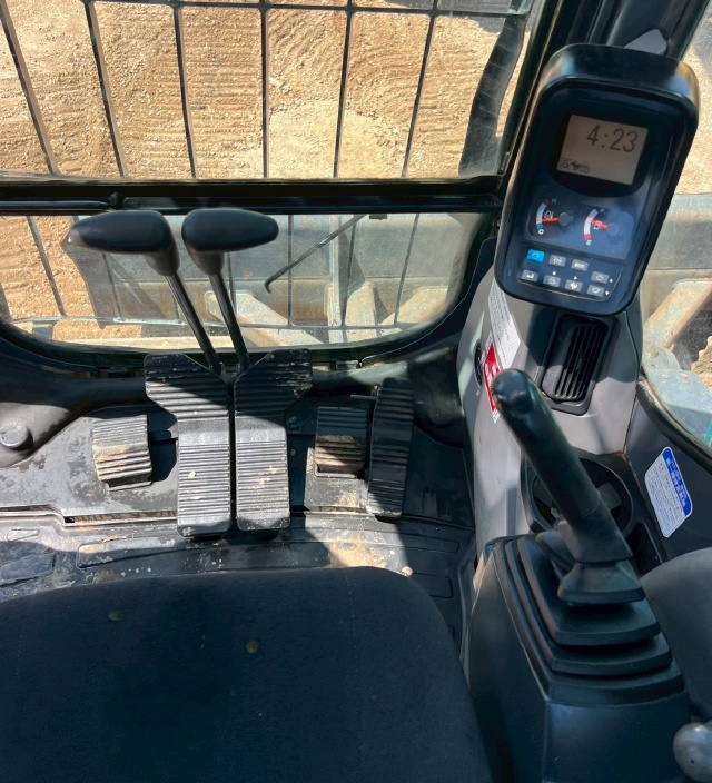 ขายรถขุด KOBELCO SK135SR-2 ปี 2013 นำเข้าจากญี่ปุ่น พร้อมใช้ มีVDOการทำงานครับ