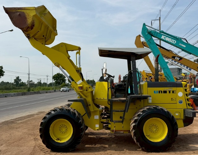 ขายรถตักล้อยาง KOMATSU WA200-3 นำเข้าจากญี่ปุ่น พร้อมใช้ มีVDOการทำงานครับ