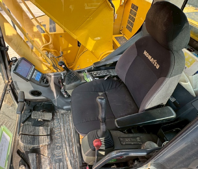 ขายรถขุด KOMATSU PC228US-10 ปี 2015 นำเข้าจากญี่ปุ่น พร้อมใช้ มีVDOการทำงานครับ