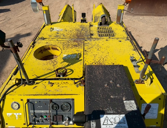 ขายรถปูยาง HANTA F1432W3 ปี 2012 (ขนาด 3.1 เมตร) นำเข้าจากญี่ปุ่น พร้อมใช้ มีVDOการทำงานครับ ขายรถปูยาง HANTA F1432W3 ปี 2012 (ขนาด 3.1 เมตร) นำเข้าจากญี่ปุ่น พร้อมใช้ มีVDOการทำงานครับ