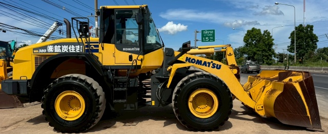 ขายรถตักล้อยาง KOMATSU WA380-7 ปี 2015 นำเข้าจากญี่ปุ่น พร้อมใช้ มีVDOการทำงานครับ